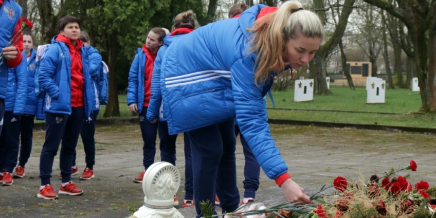  Rosjanki złożyły kwiaty w Gorzowie
