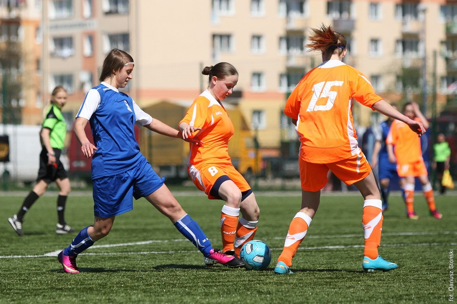 1/2 Finału MP juniorów w piłce nożnej kobiet (Bydgoszcz)