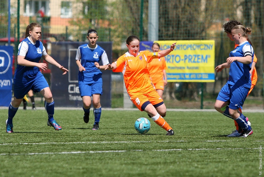 1/2 Finału MP juniorów w piłce nożnej kobiet (Bydgoszcz)