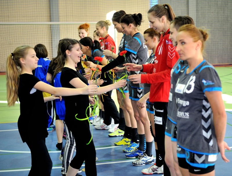 Gala piłki nożnej i ręcznej w Sianowie