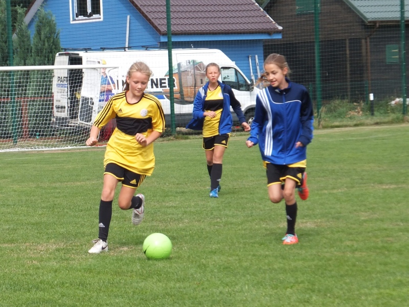 Młode piłkarki Victorii na zgrupowaniach