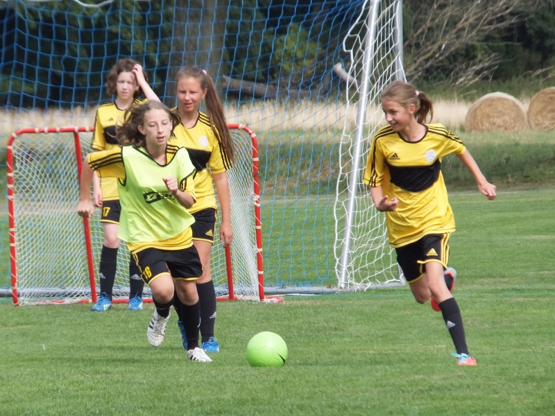 Młode piłkarki Victorii na zgrupowaniach