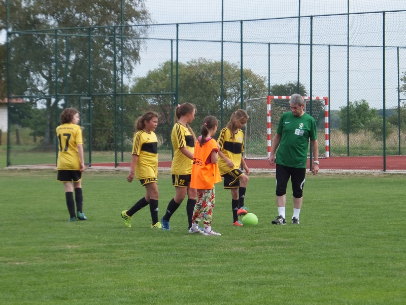 Młode piłkarki Victorii na zgrupowaniach