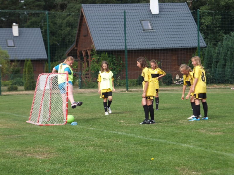 Młode piłkarki Victorii na zgrupowaniach